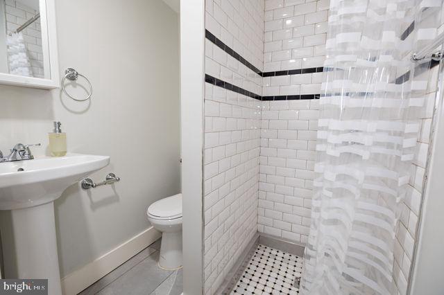 1915 N DARIEN STREET