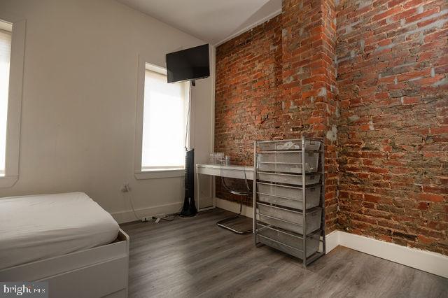 1915 N DARIEN STREET