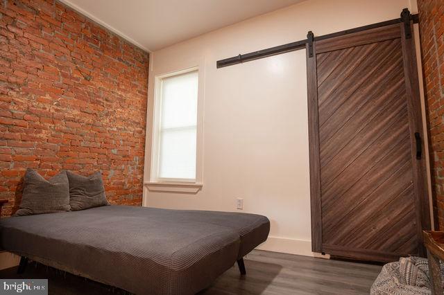 1915 N DARIEN STREET