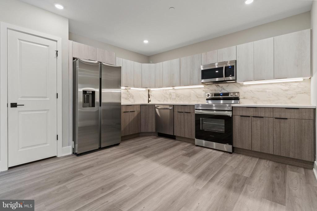 520 N 37TH STREET 32