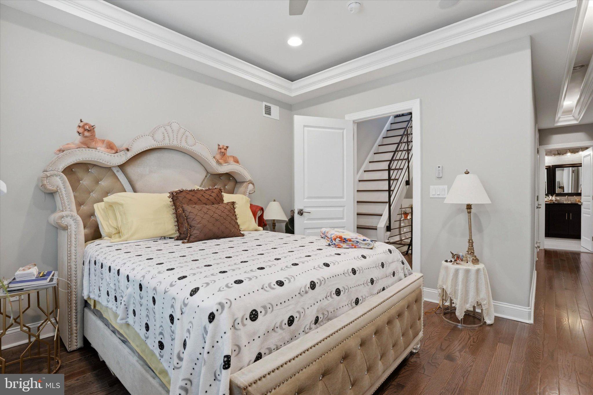 1739 W SEYBERT STREET