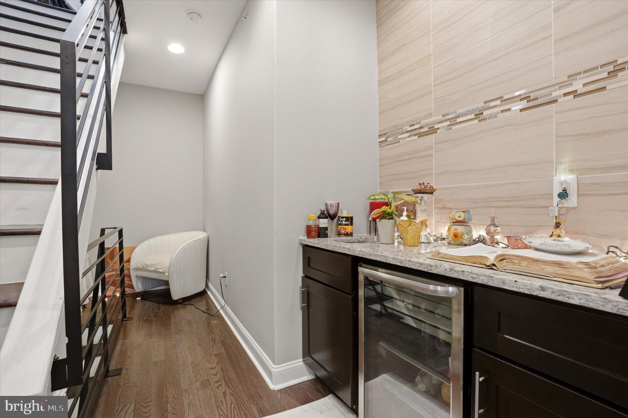 1739 W SEYBERT STREET