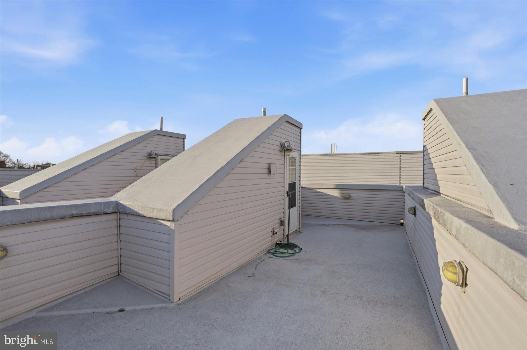 1739 W SEYBERT STREET