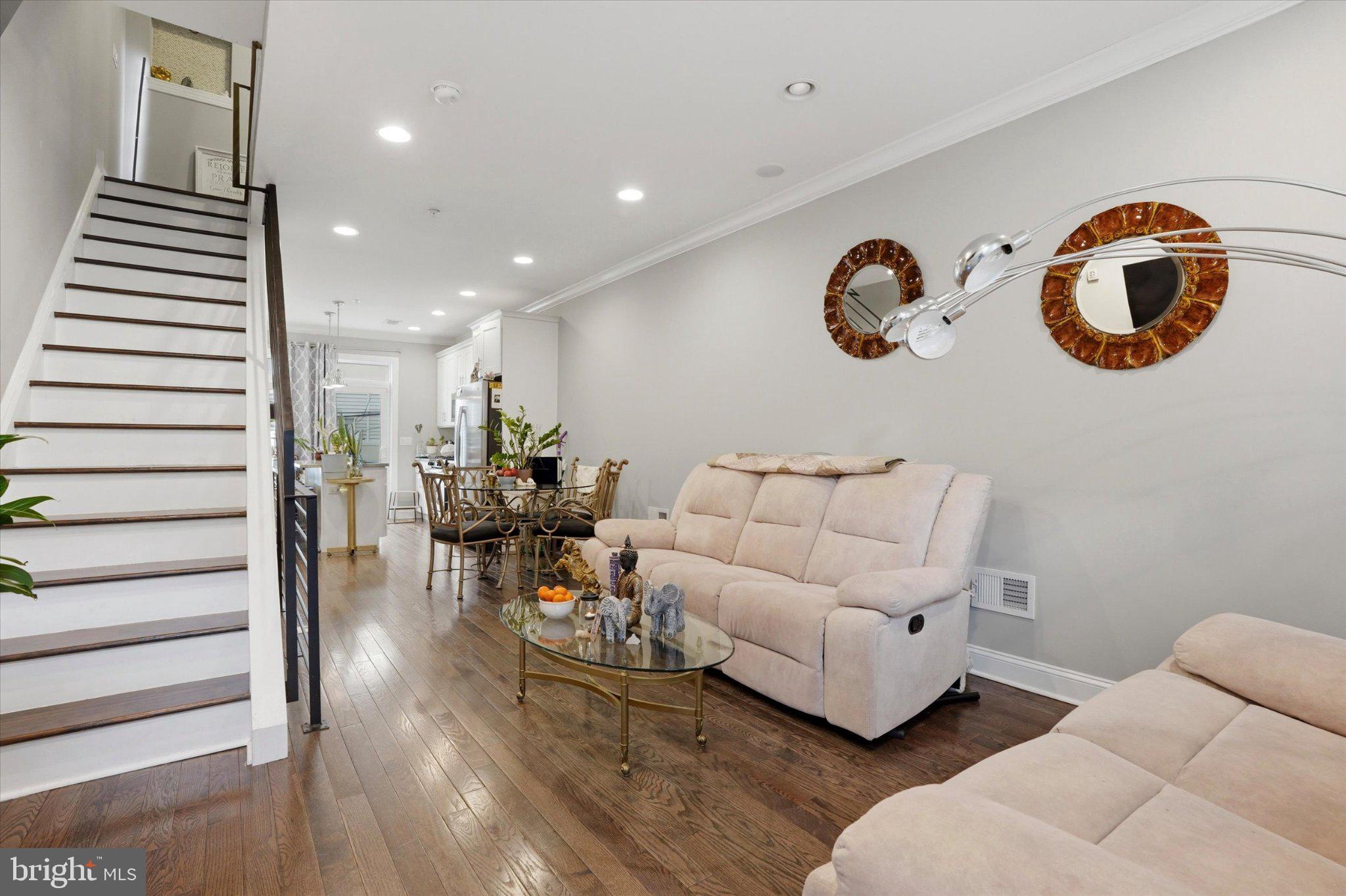 1739 W SEYBERT STREET