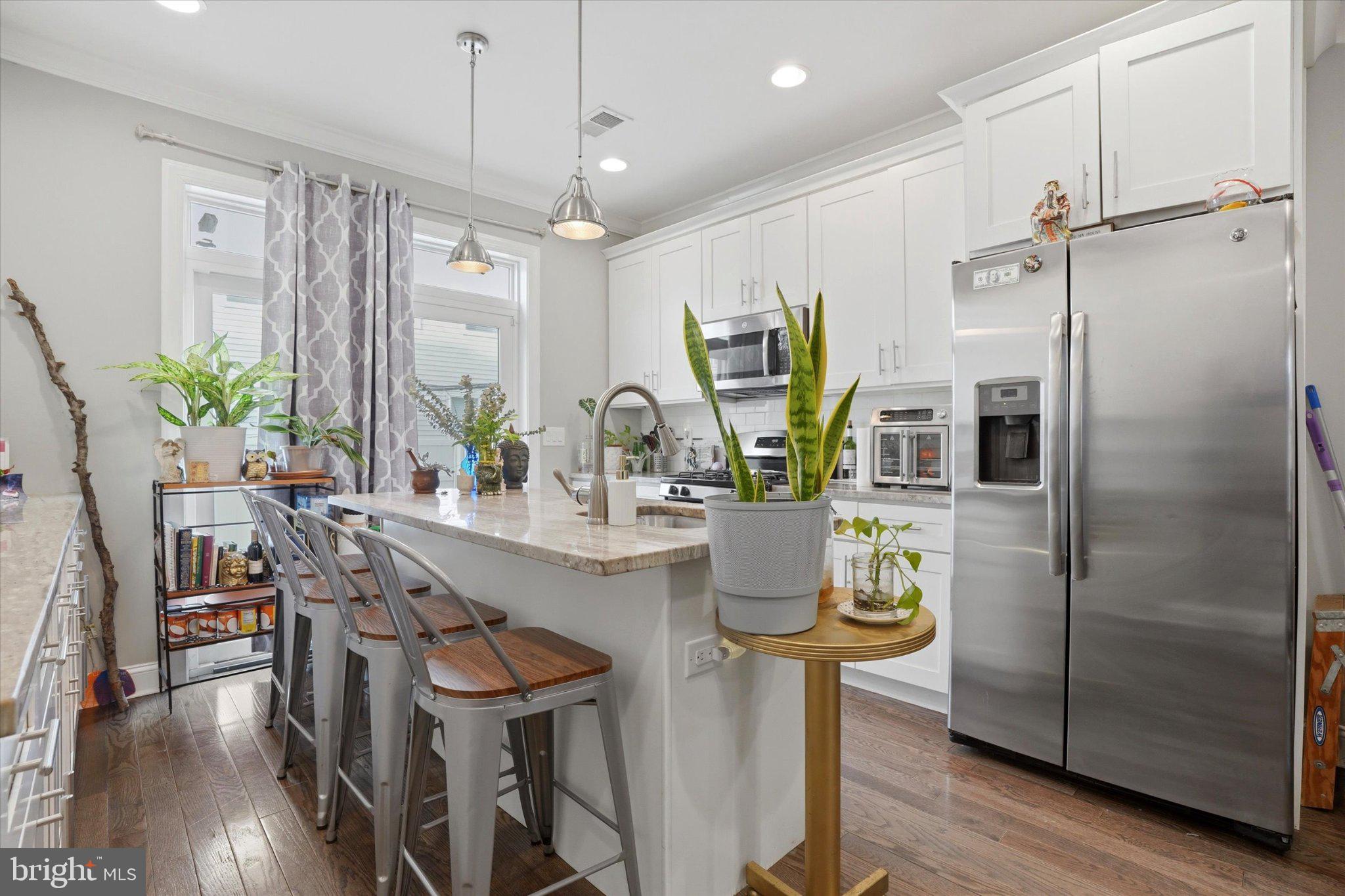 1739 W SEYBERT STREET