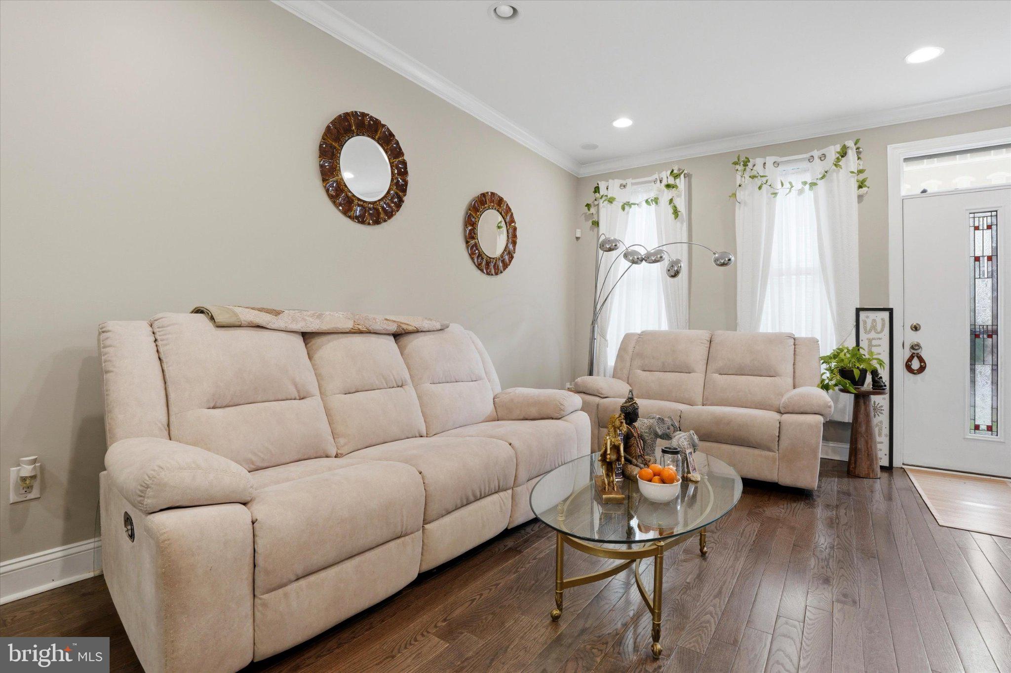 1739 W SEYBERT STREET