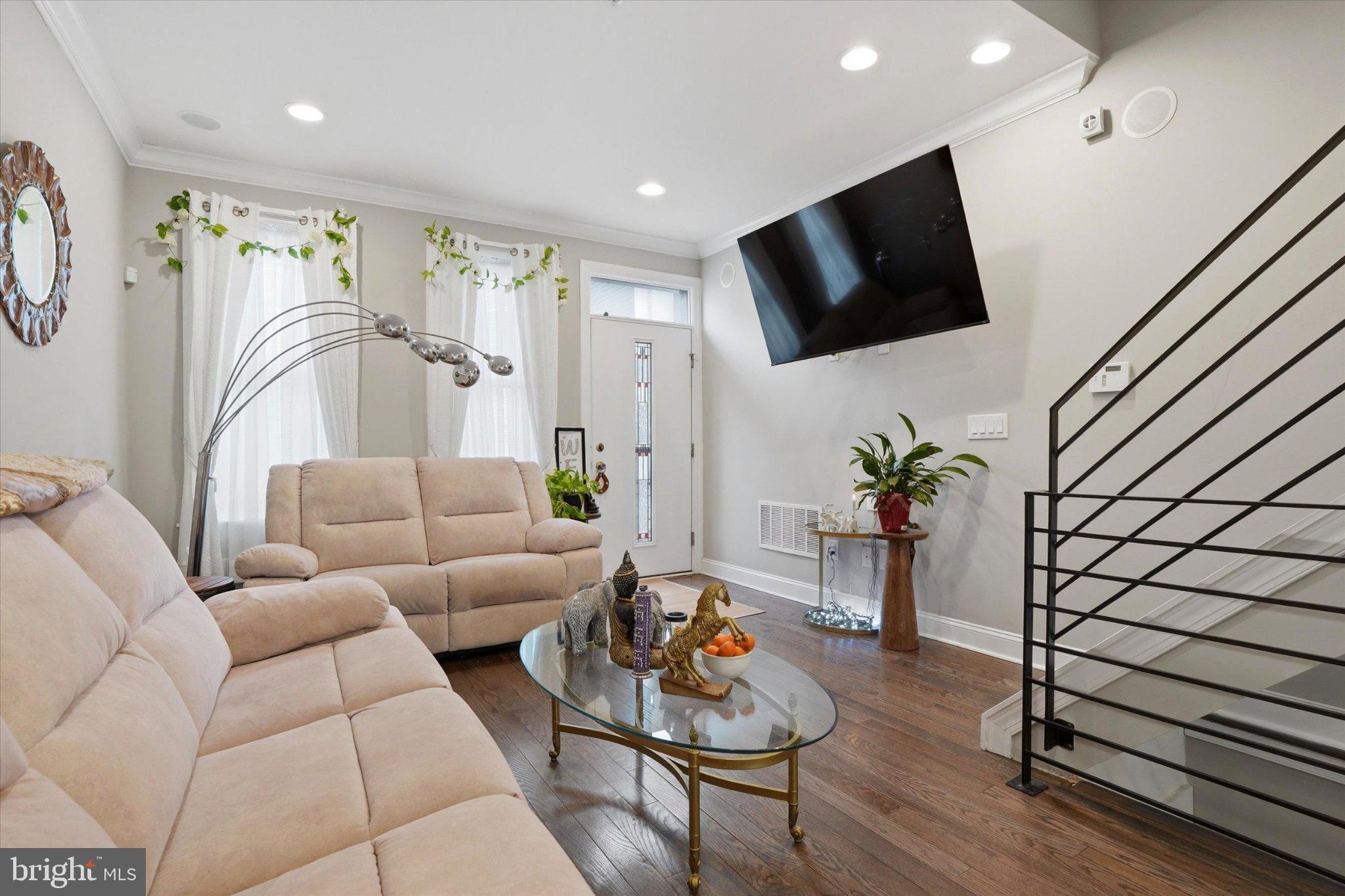 1739 W SEYBERT STREET