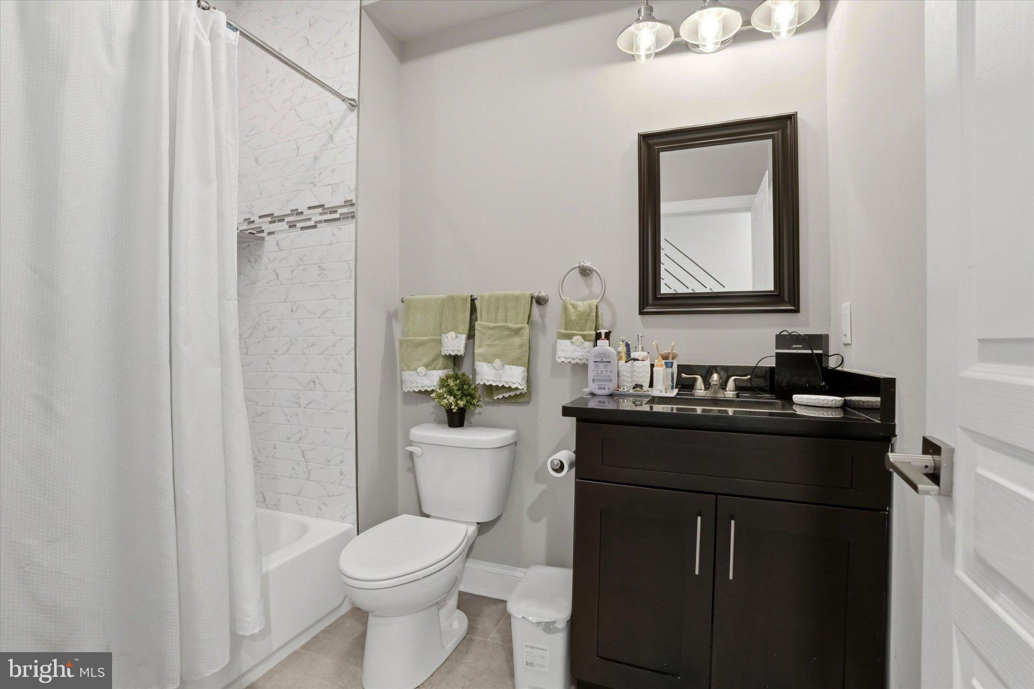 1739 W SEYBERT STREET