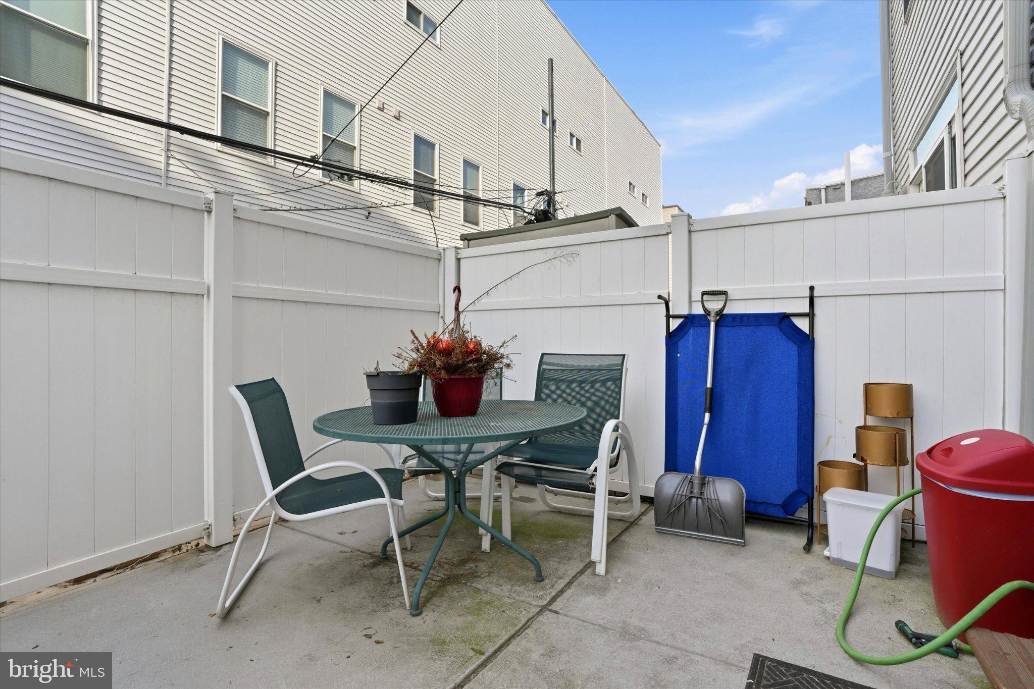 1739 W SEYBERT STREET