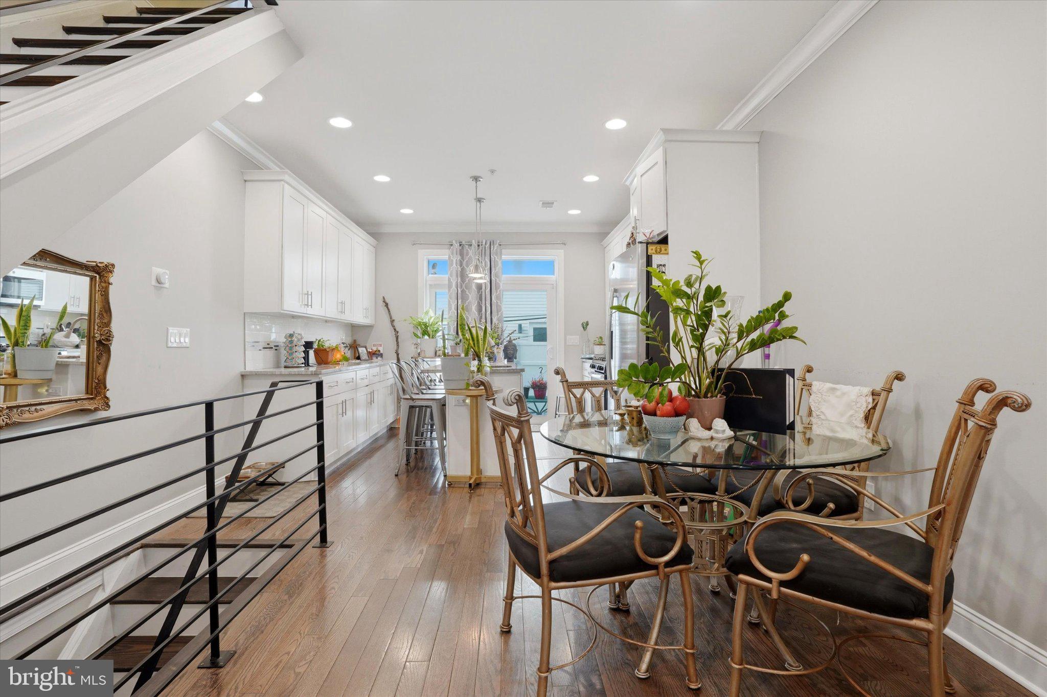 1739 W SEYBERT STREET