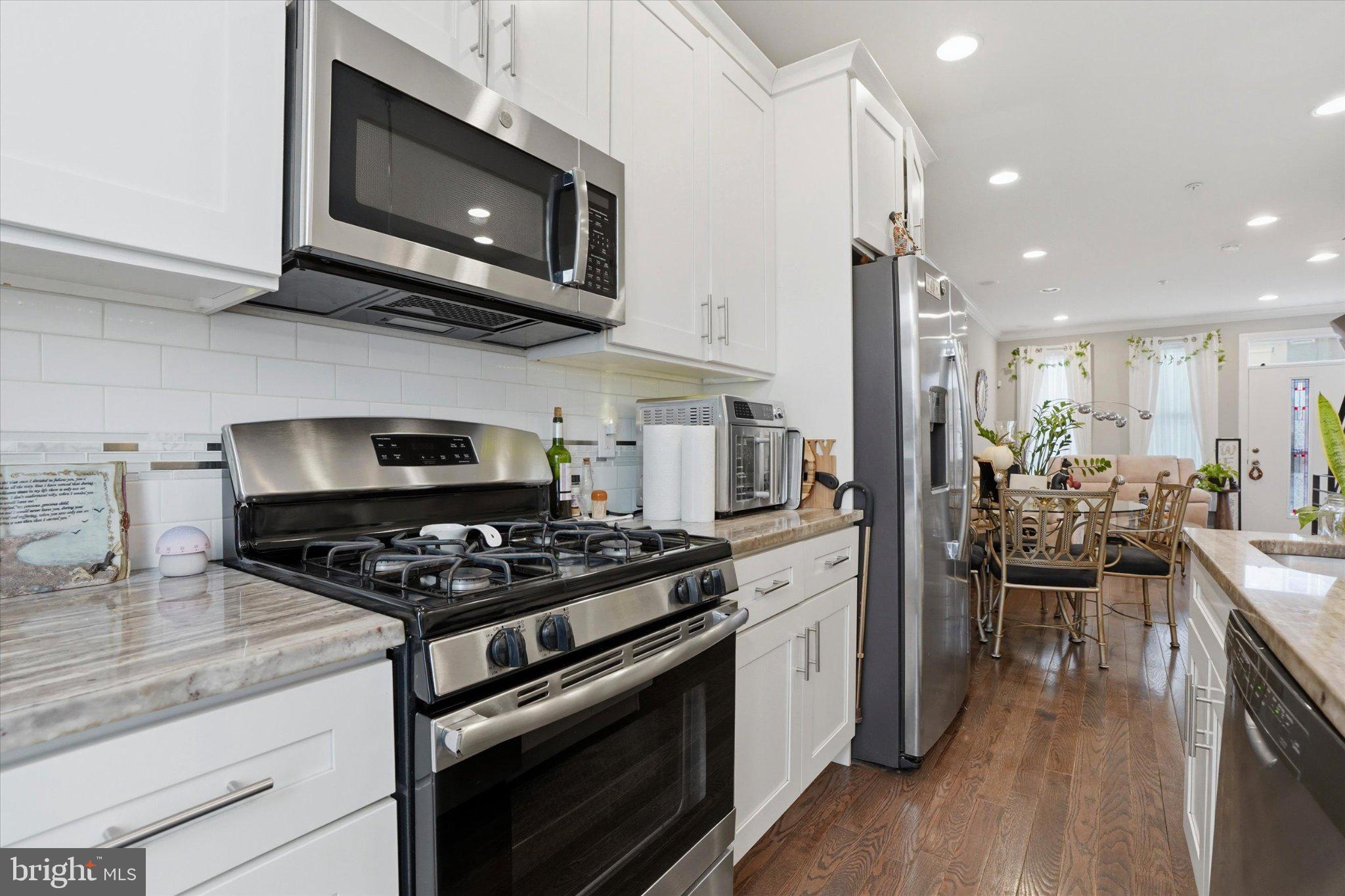 1739 W SEYBERT STREET