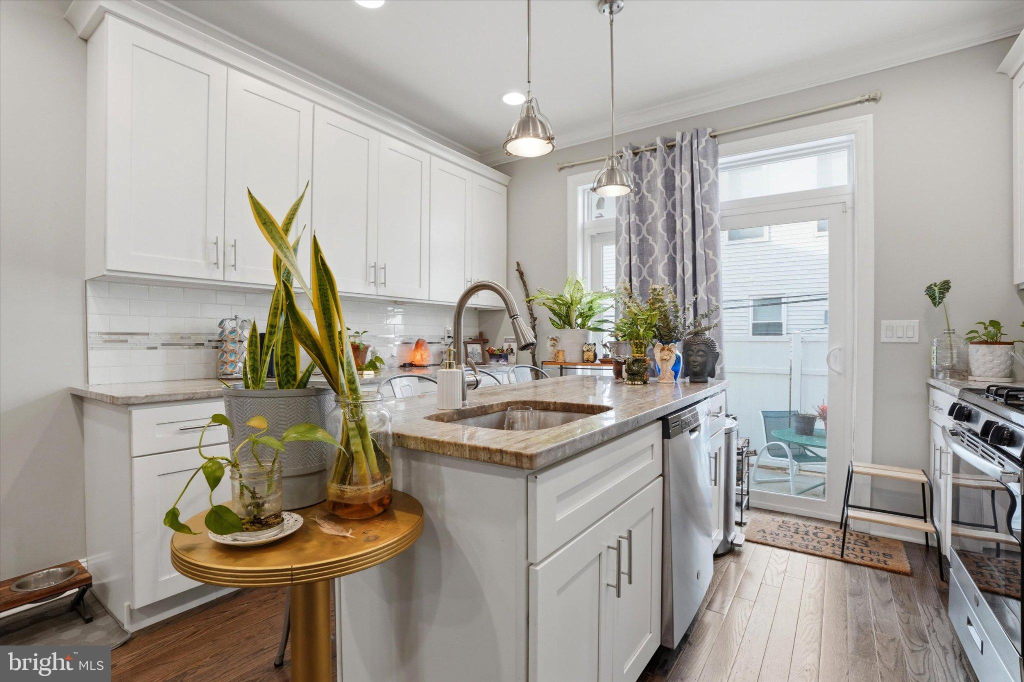 1739 W SEYBERT STREET