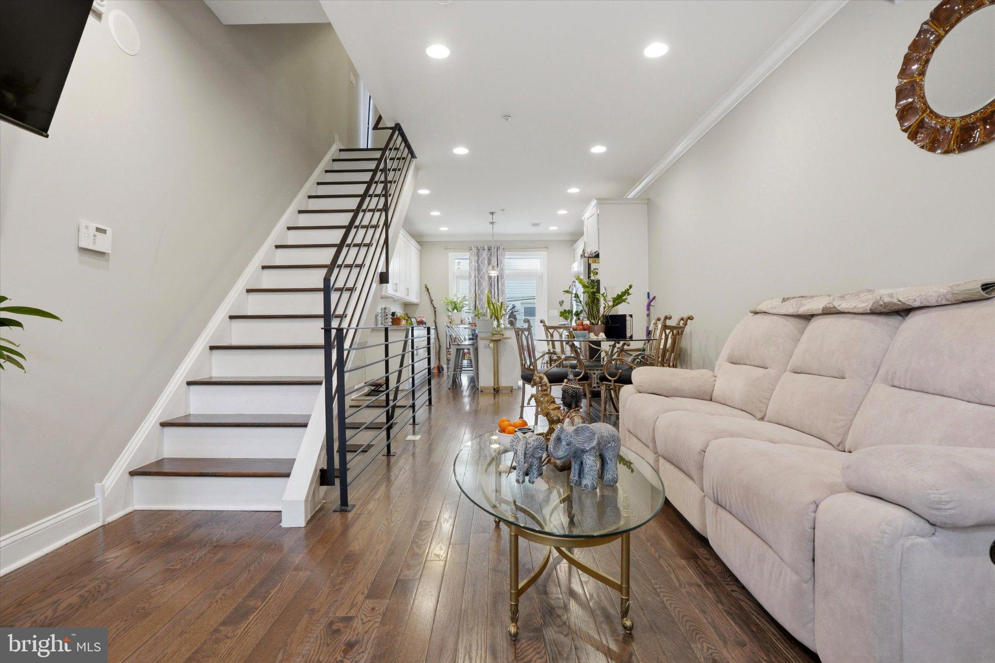 1739 W SEYBERT STREET