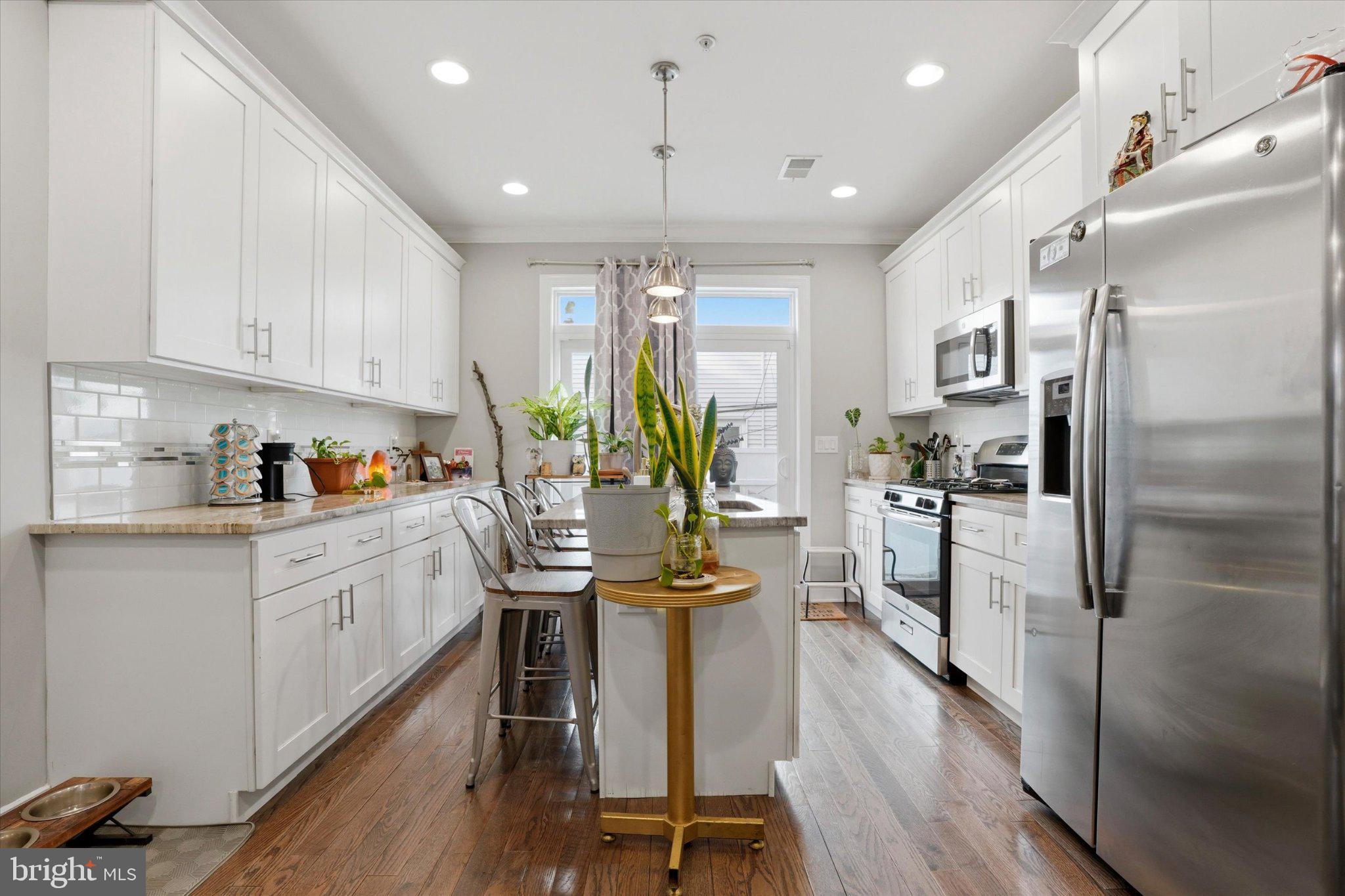 1739 W SEYBERT STREET