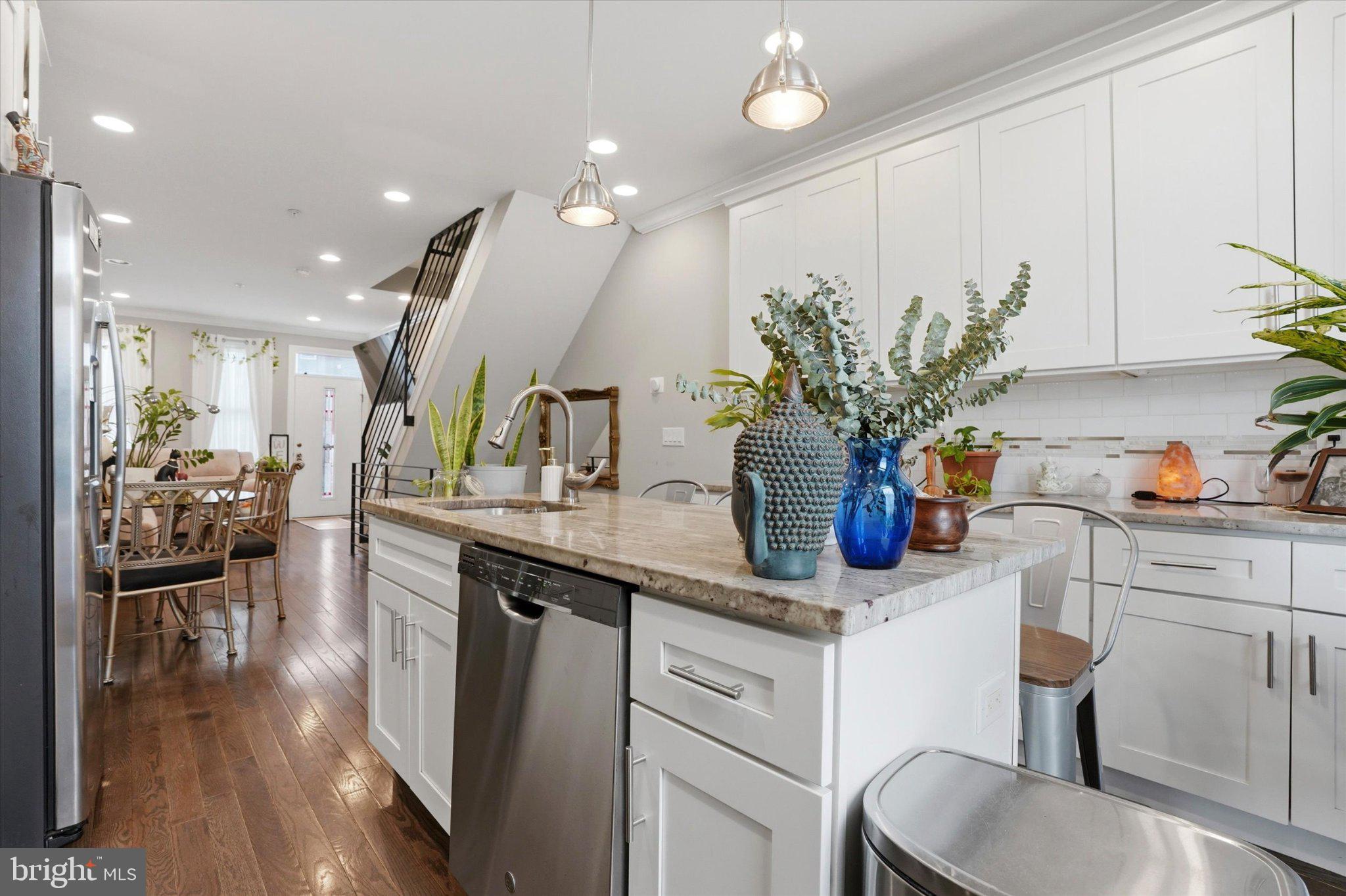 1739 W SEYBERT STREET