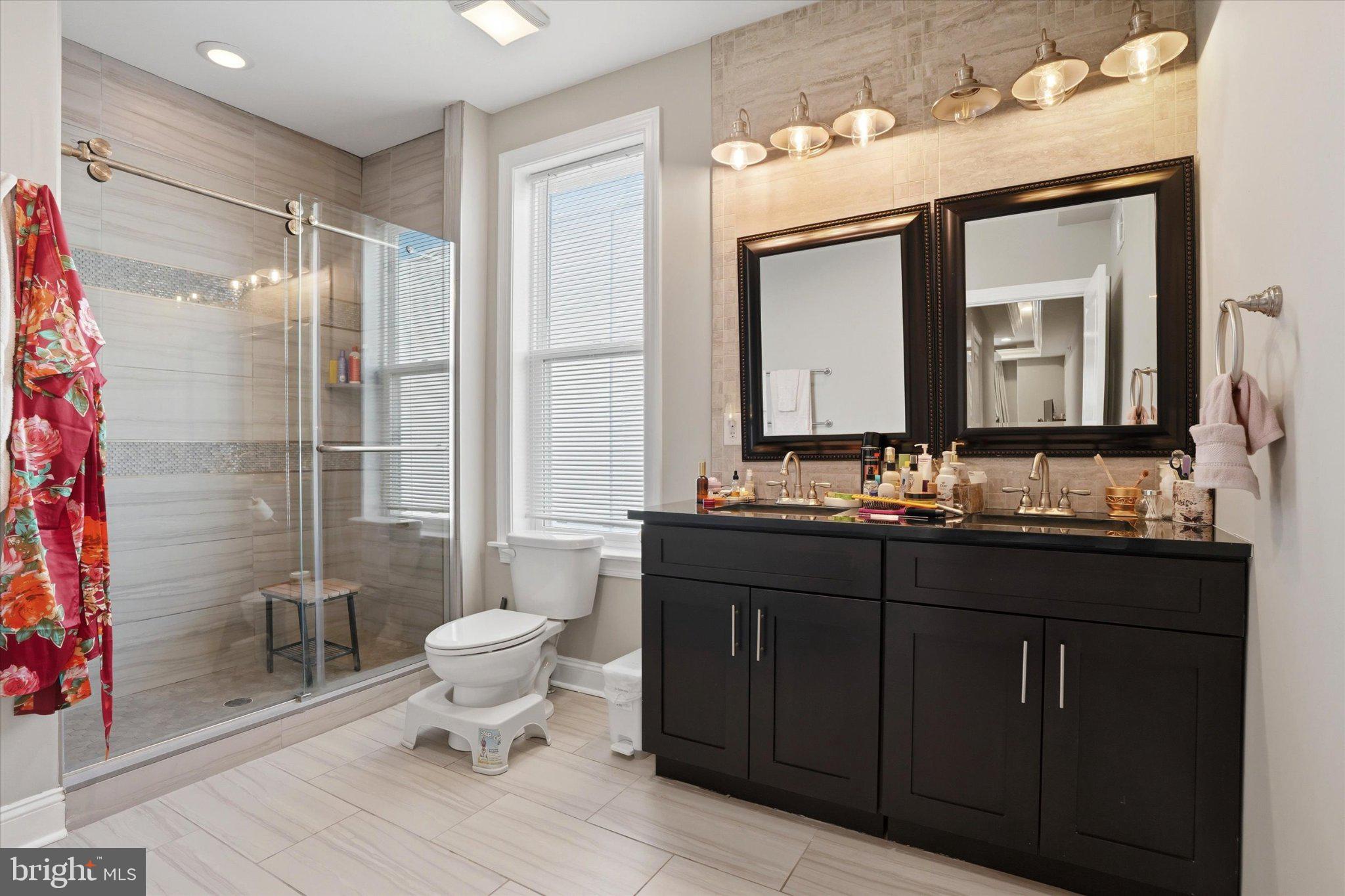 1739 W SEYBERT STREET