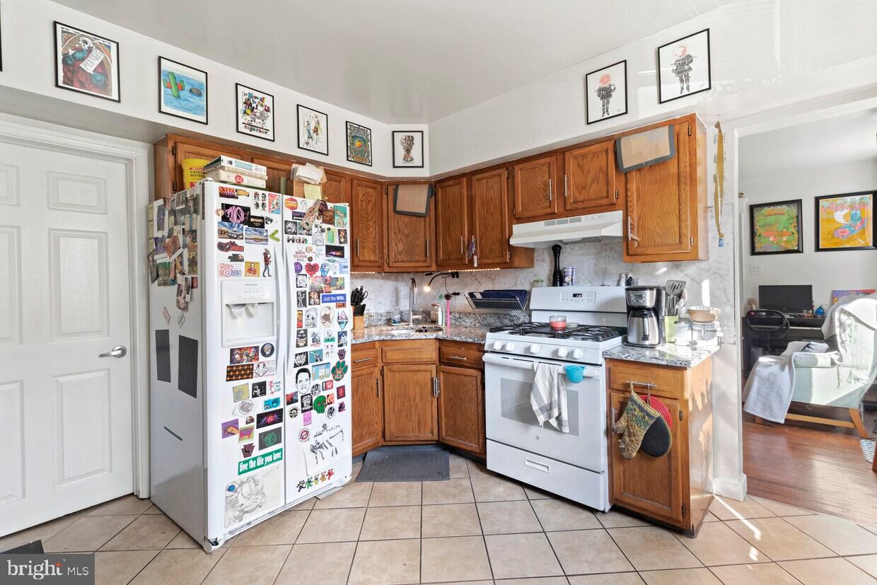 1931 E STELLA STREET