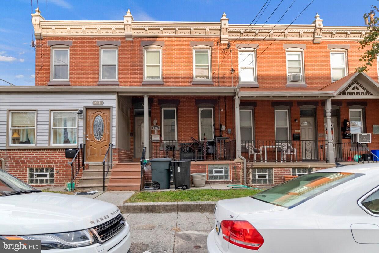 1933 E STELLA STREET