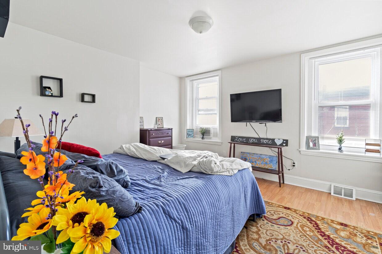 1943 E STELLA STREET