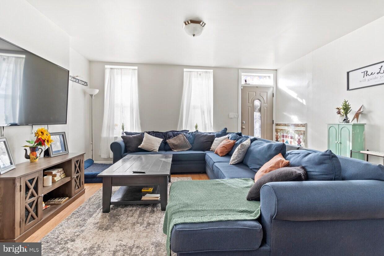 1955 E STELLA STREET