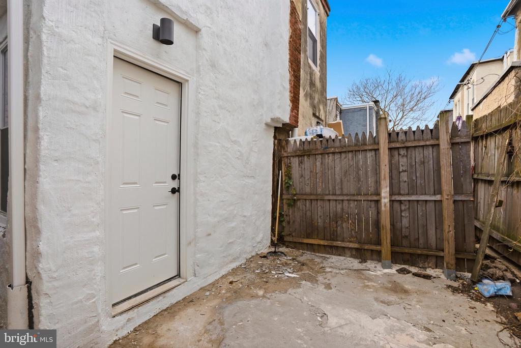 2437 HARLAN STREET