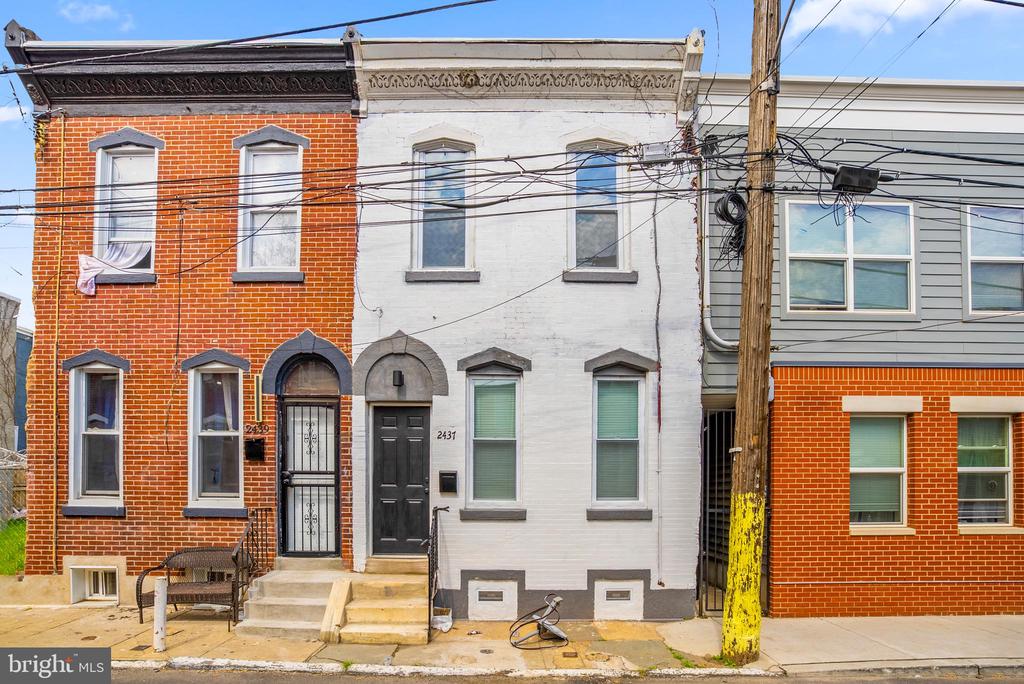 2437 HARLAN STREET