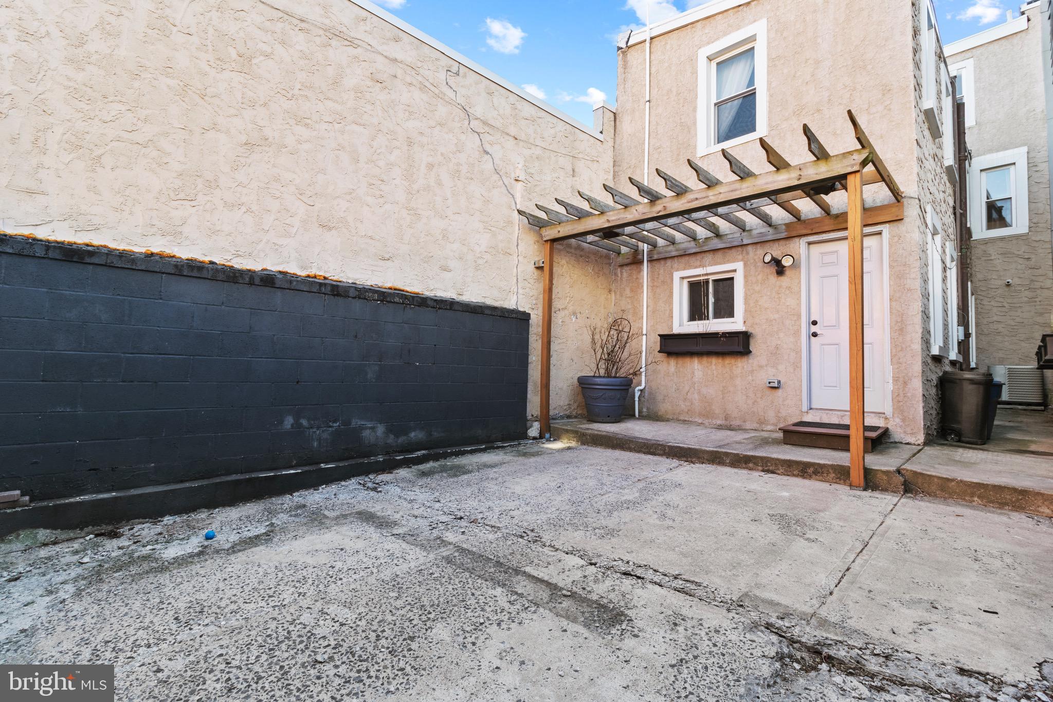 2443 E CUMBERLAND STREET