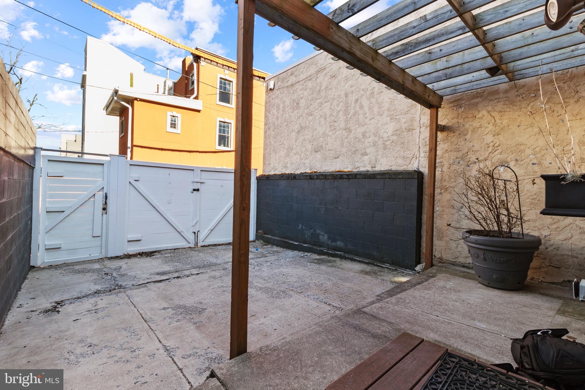 2443 E CUMBERLAND STREET