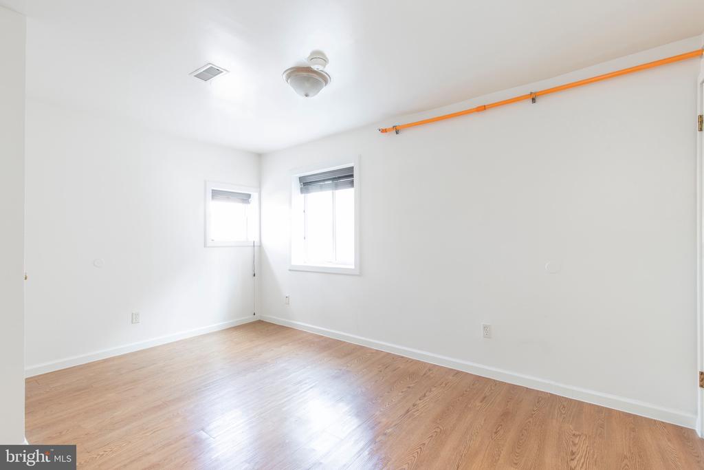 507 W GIRARD AVENUE 09 3R