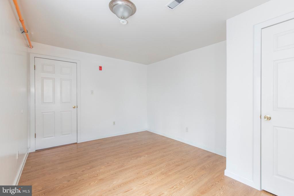507 W GIRARD AVENUE 09 3R