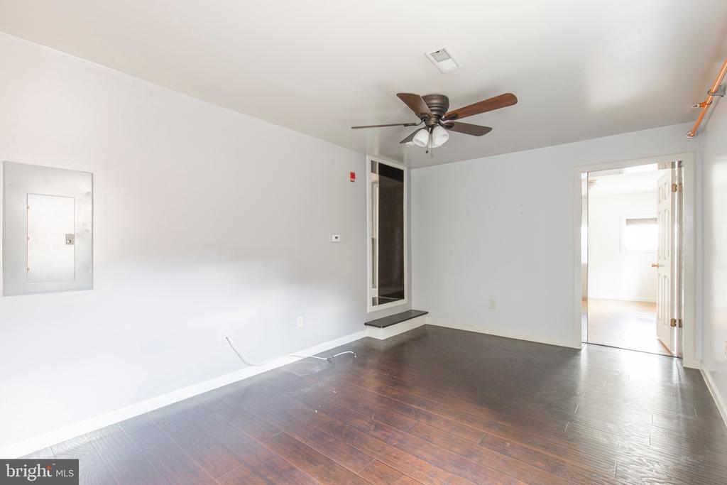 507 W GIRARD AVENUE 09 3R