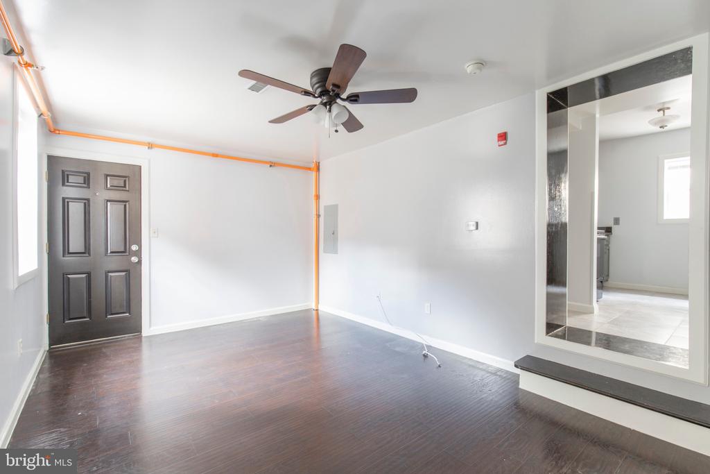 507 W GIRARD AVENUE 09 3R