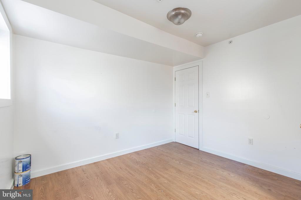507 W GIRARD AVENUE 09 3R
