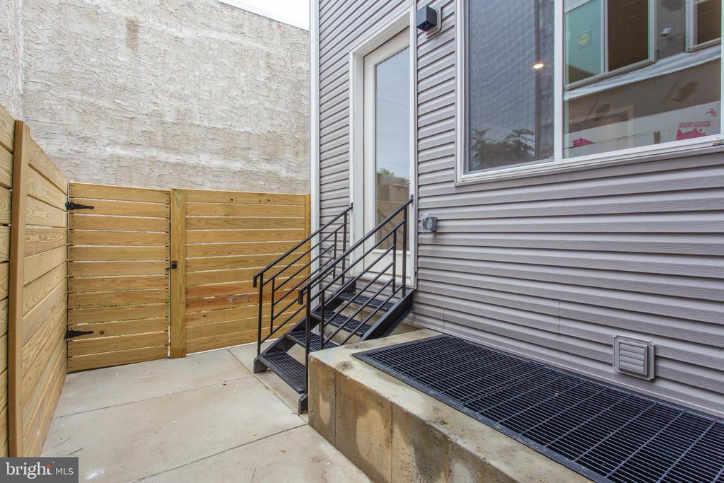 2010 N 8TH STREET