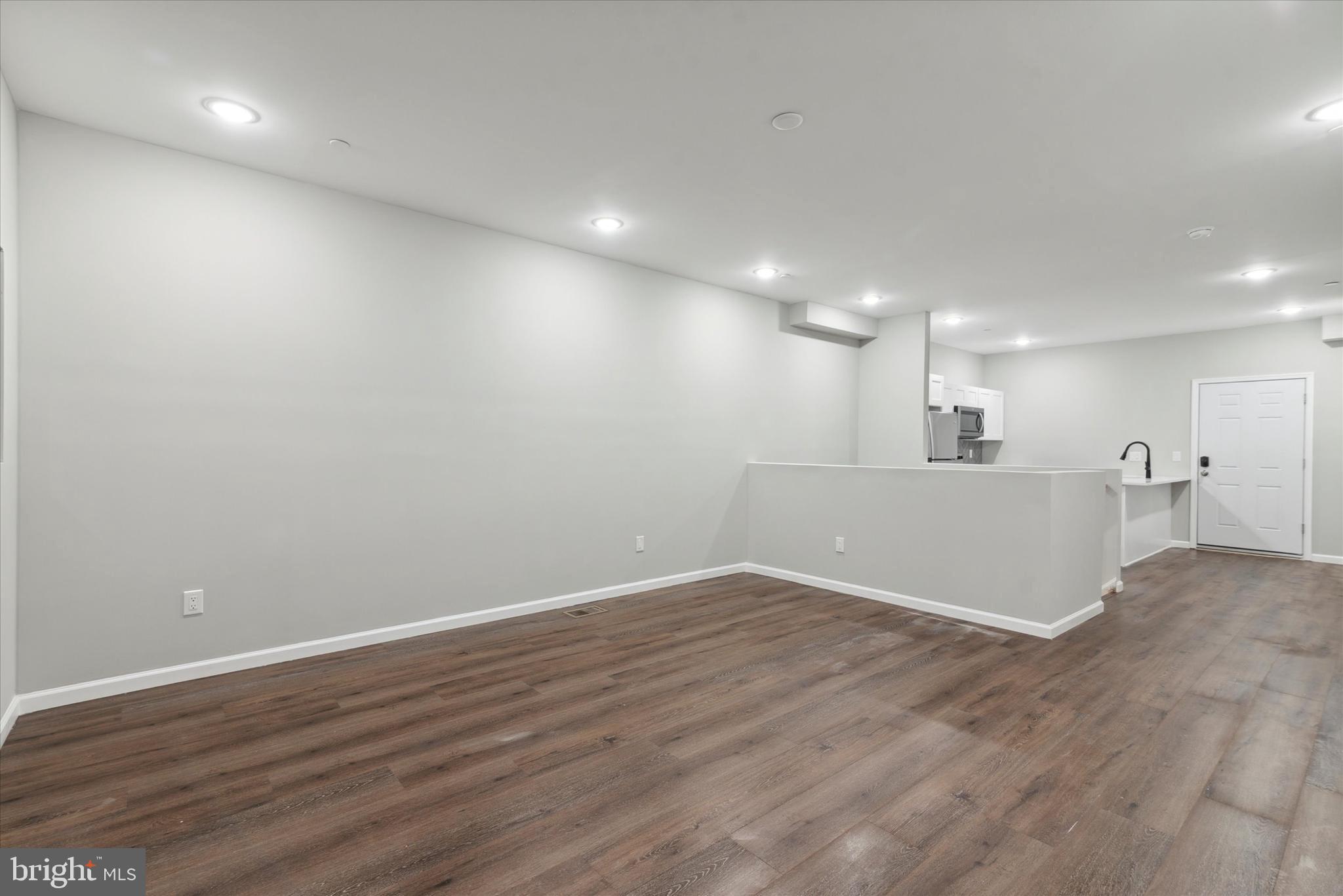 1230 N MARSHALL STREET