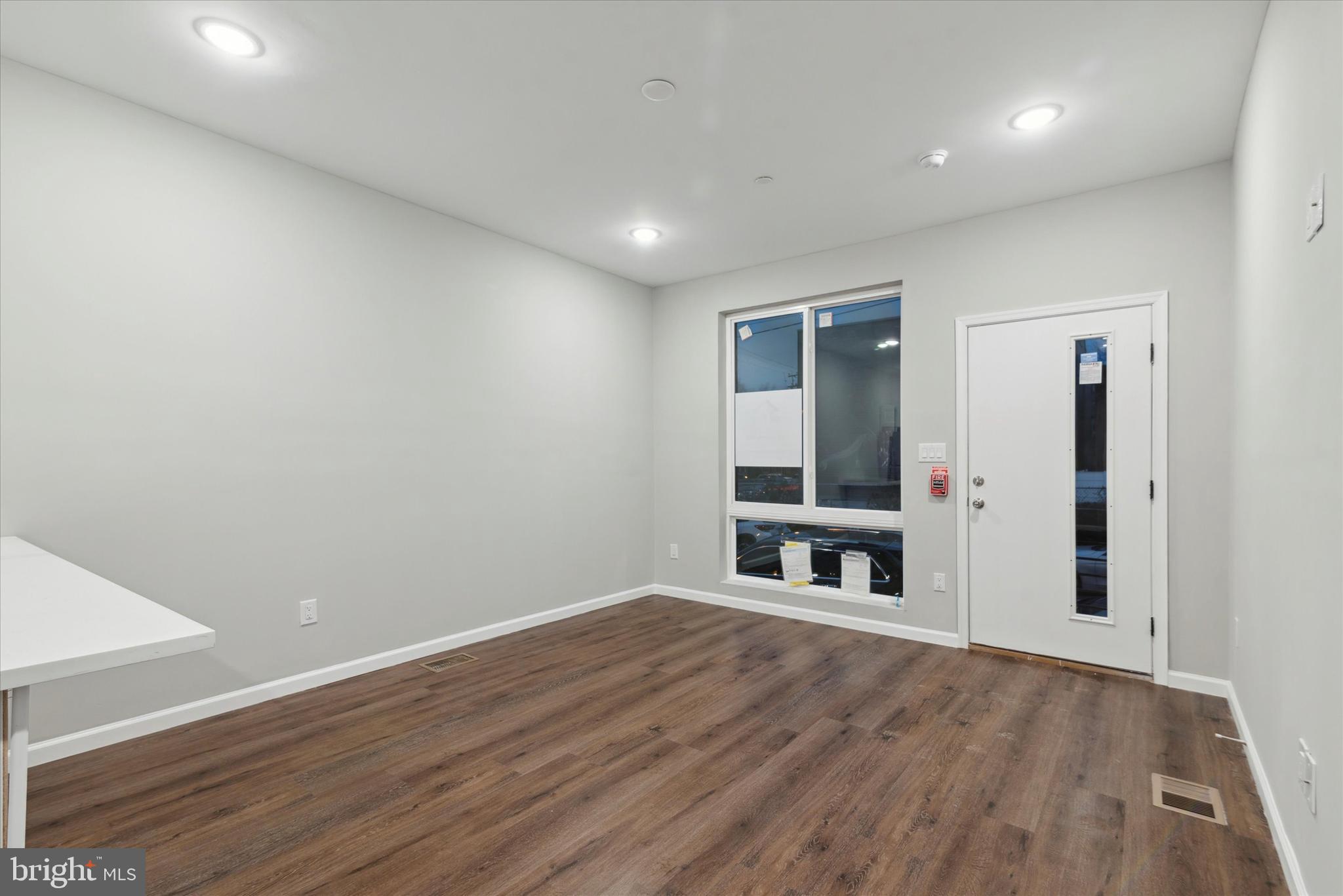 1230 N MARSHALL STREET