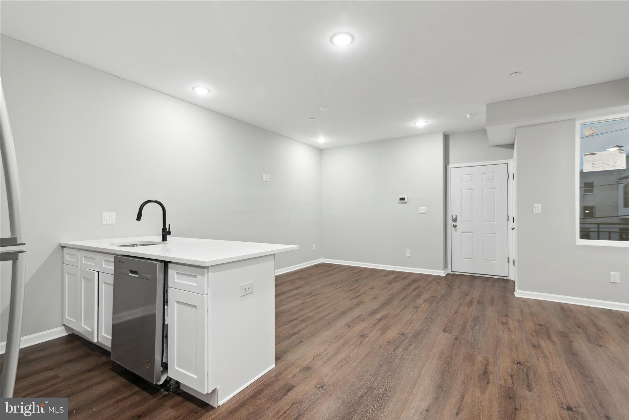 1230 N MARSHALL STREET