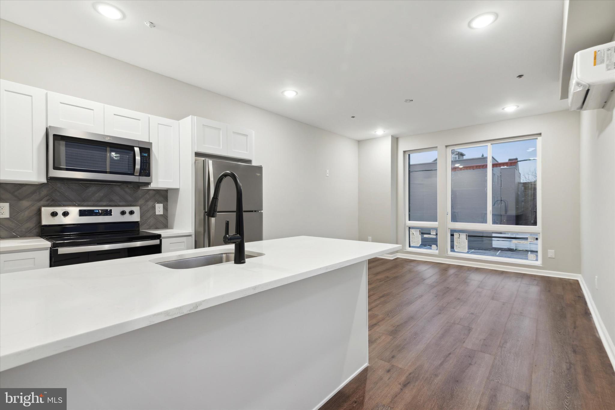 1230 N MARSHALL STREET