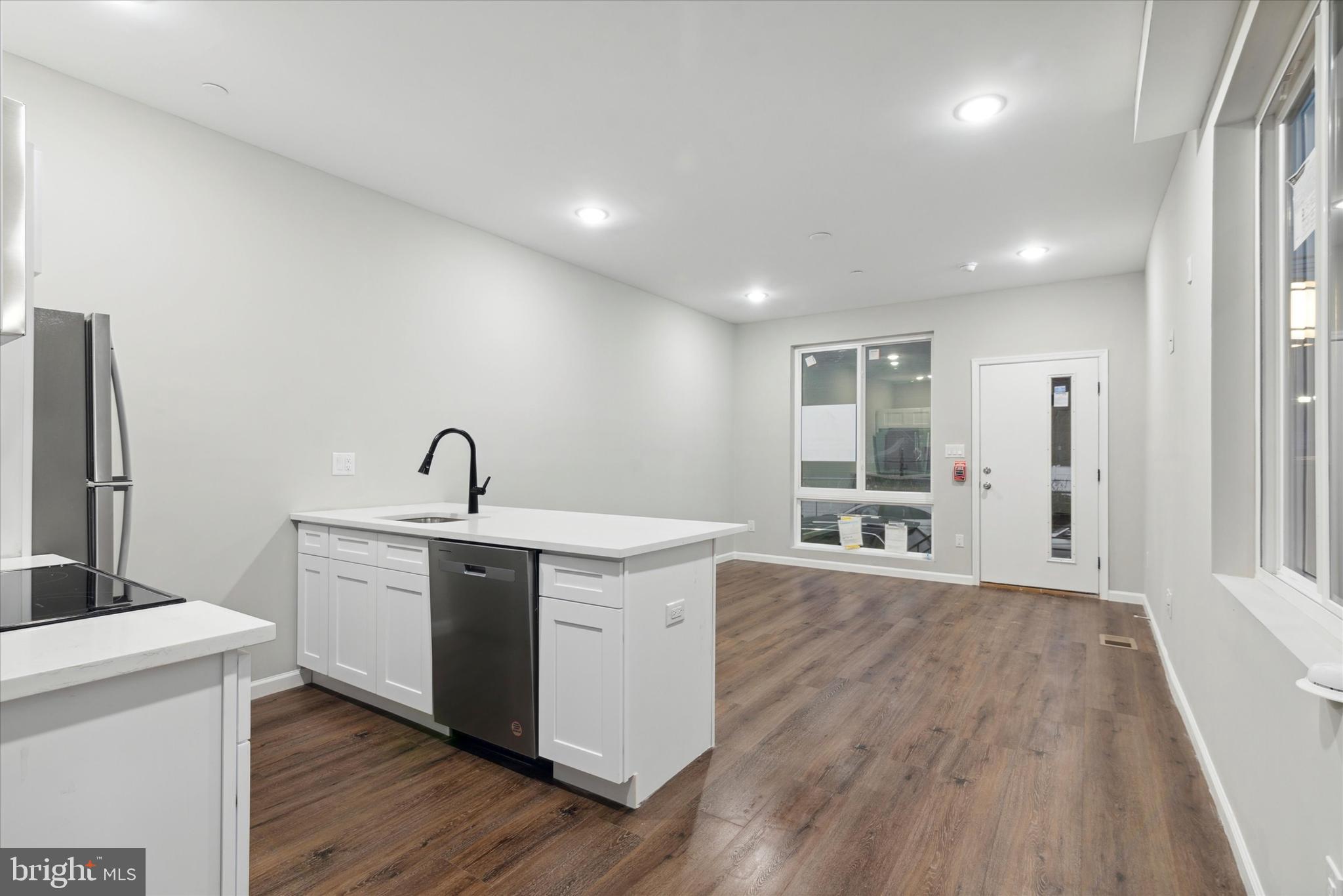 1230 N MARSHALL STREET