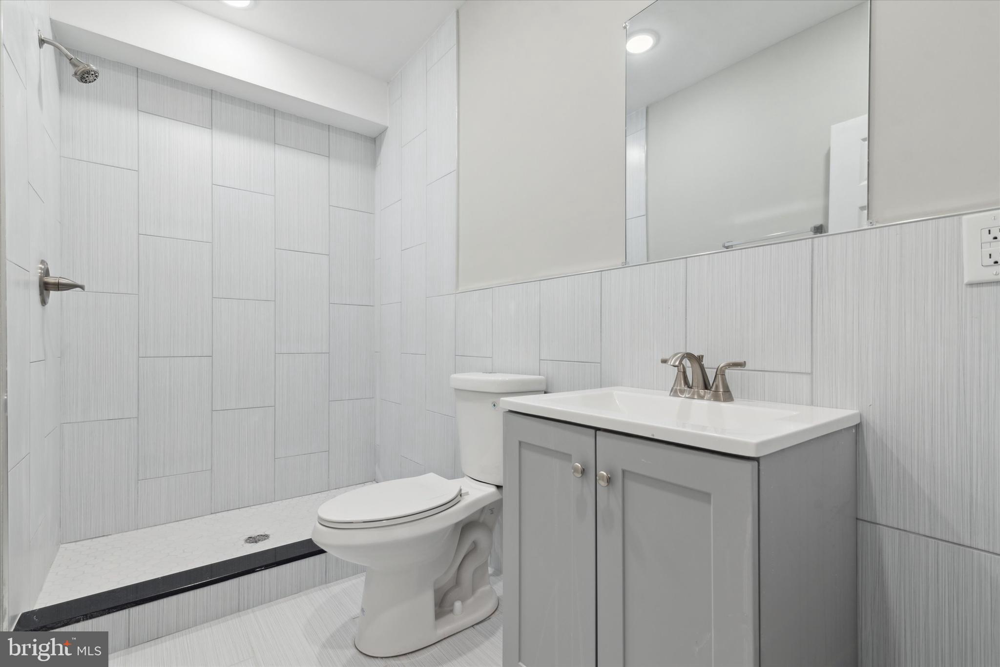 1230 N MARSHALL STREET