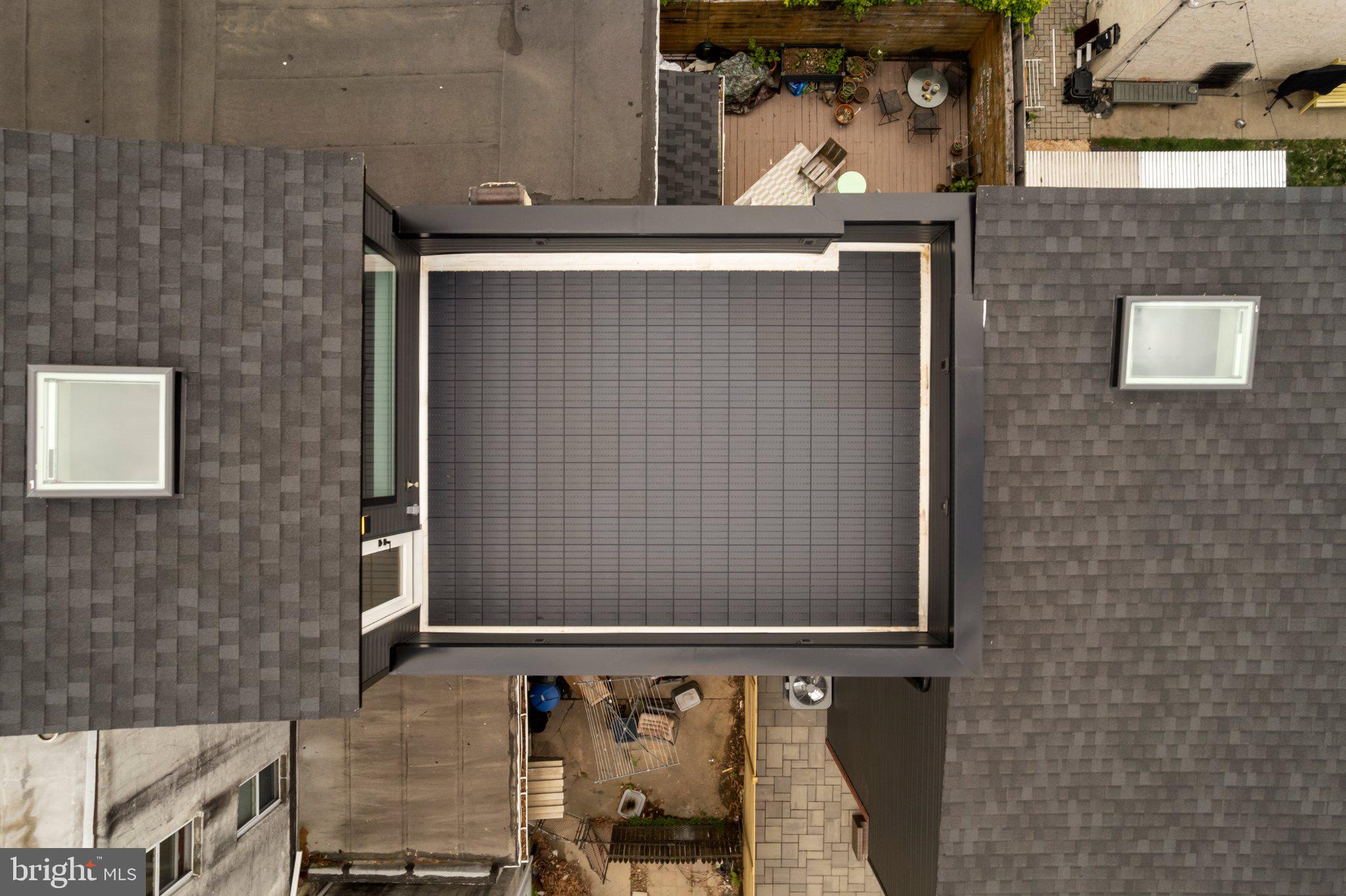 2121 E SERGEANT STREET