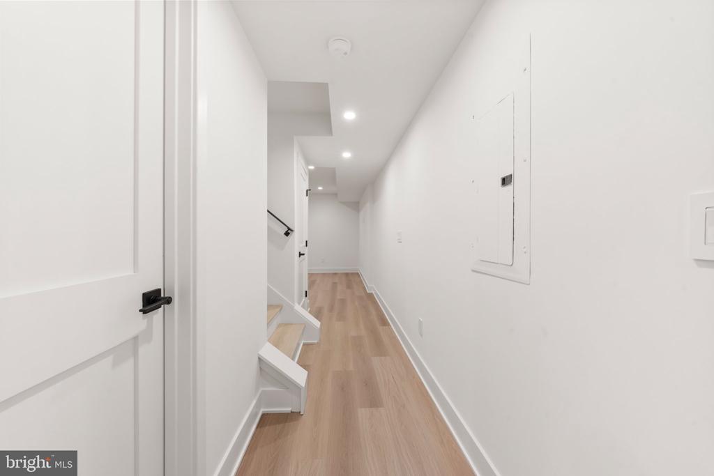 2121 E SERGEANT STREET