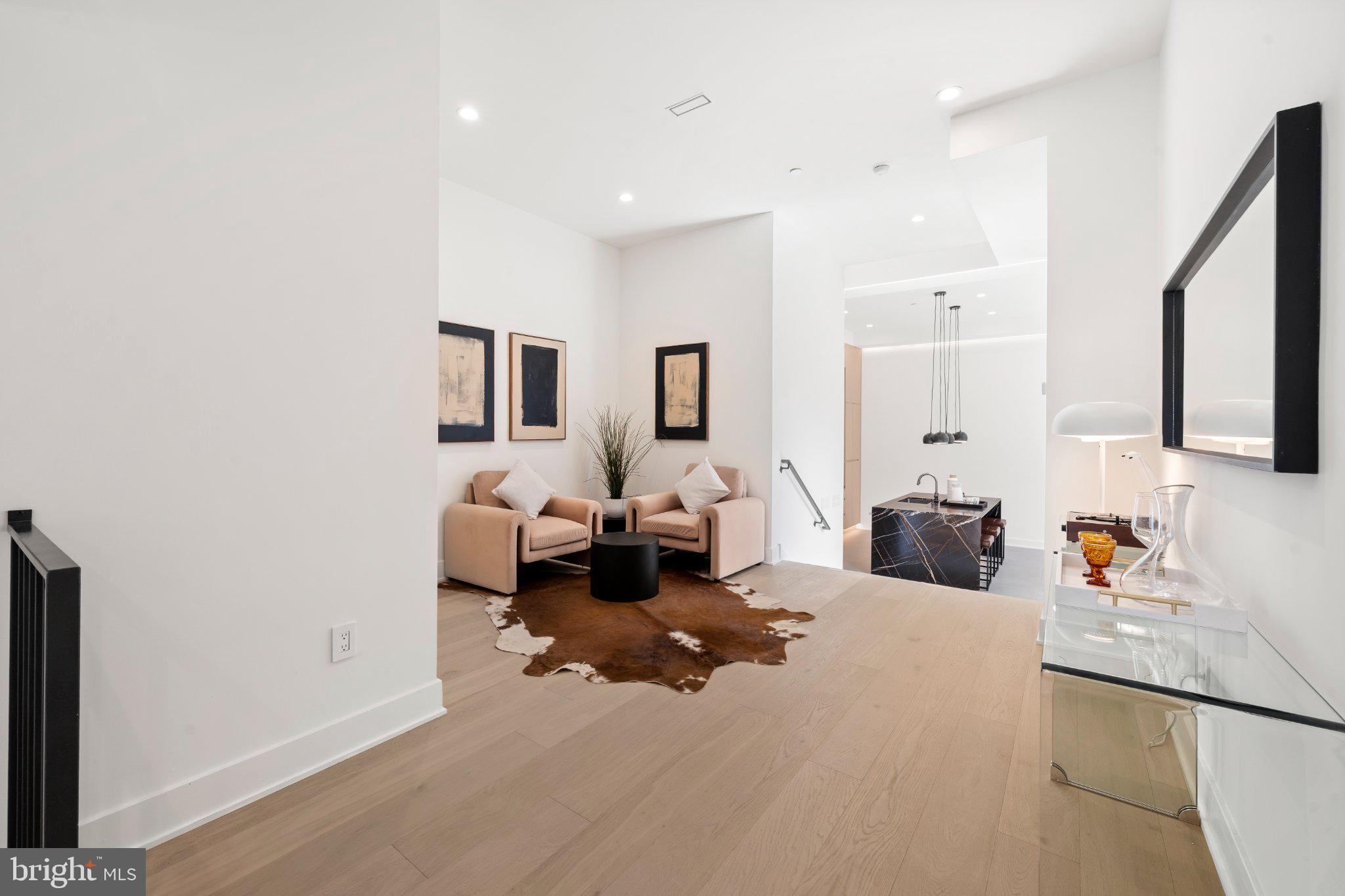 2121 E SERGEANT STREET