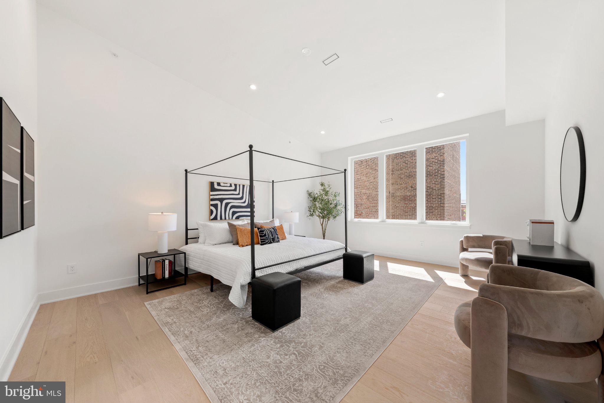 2121 E SERGEANT STREET