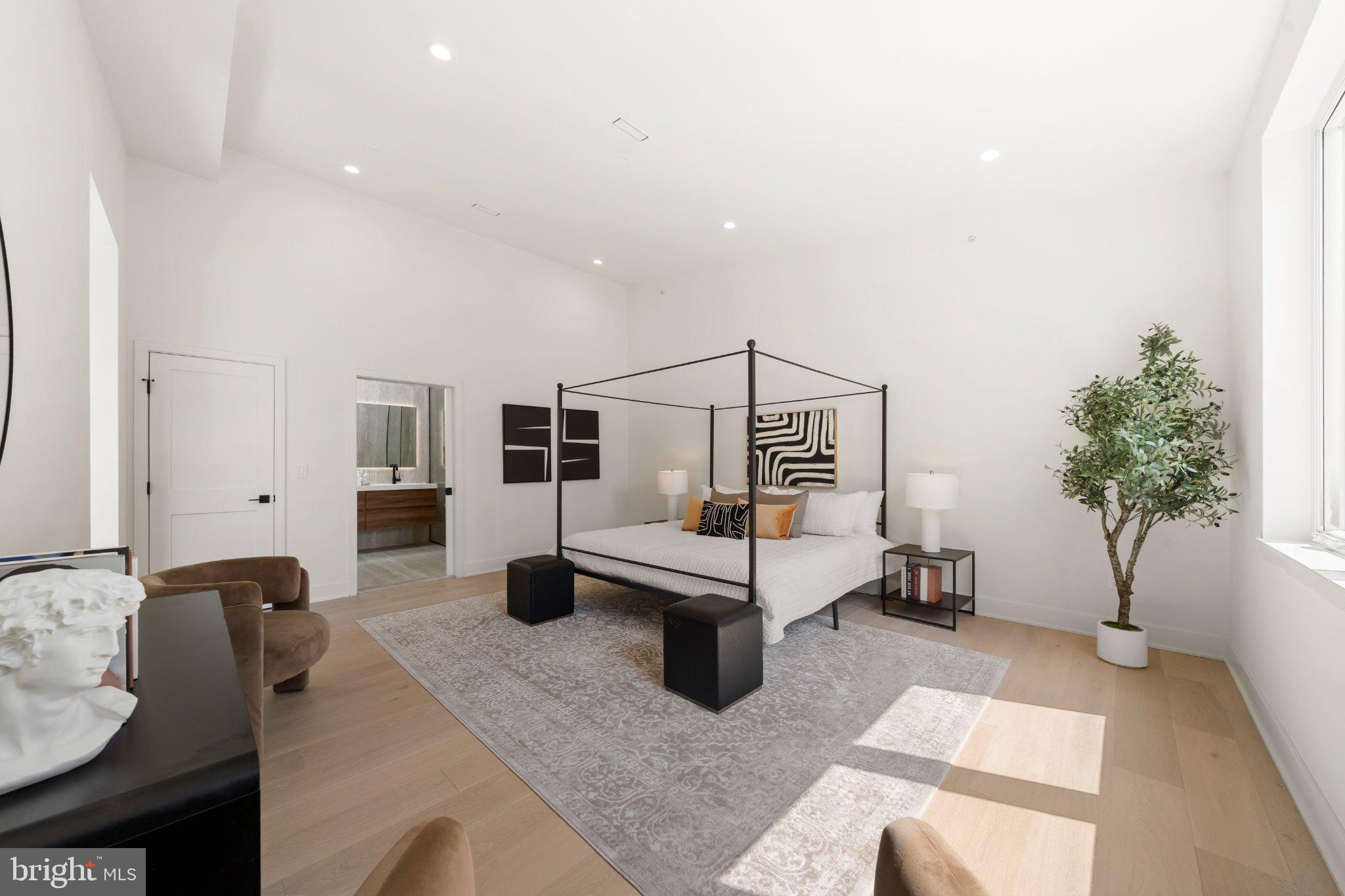 2121 E SERGEANT STREET