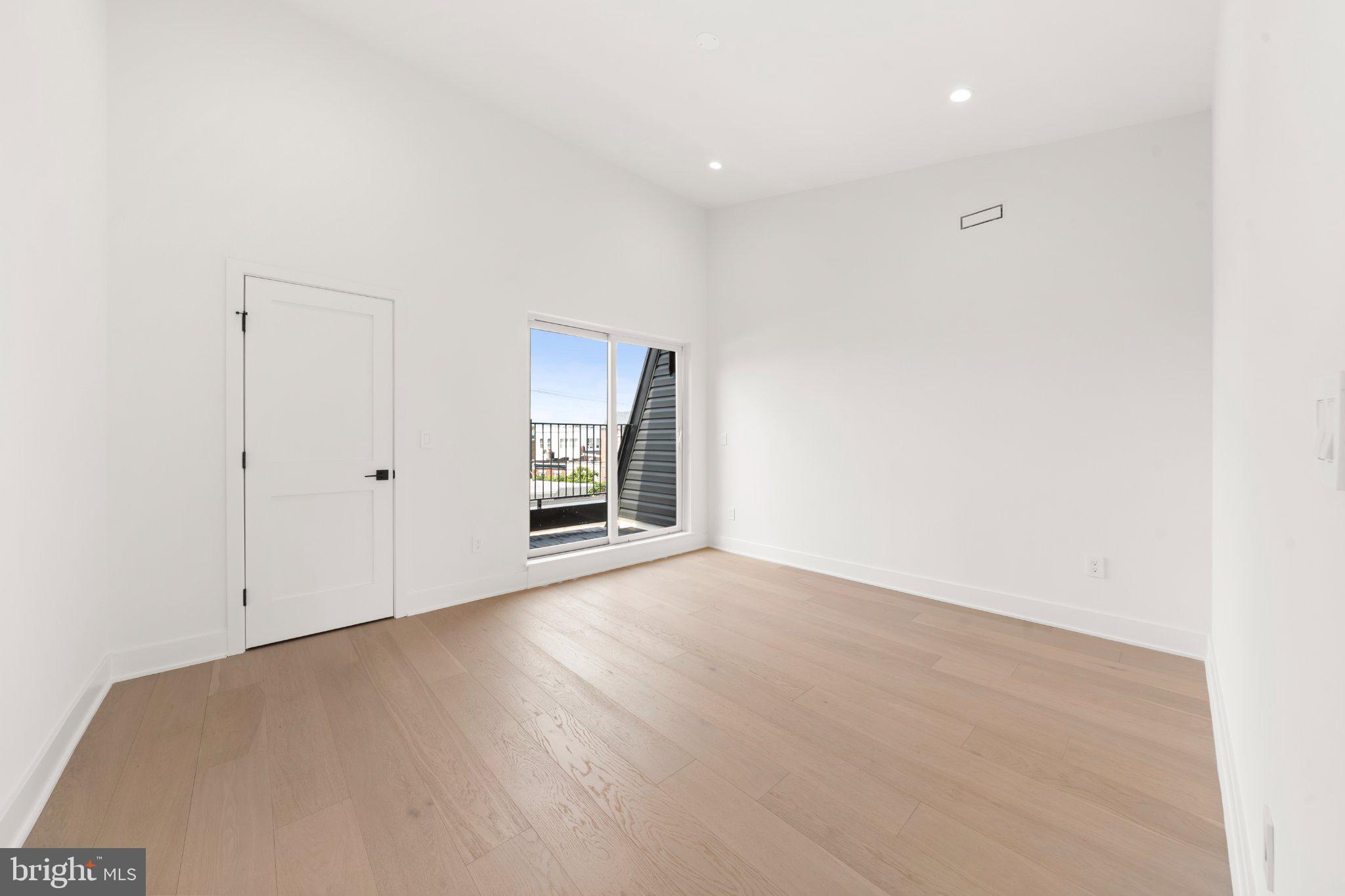 2121 E SERGEANT STREET