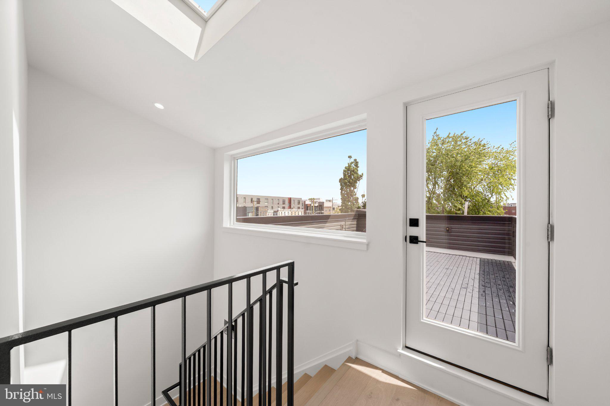 2121 E SERGEANT STREET