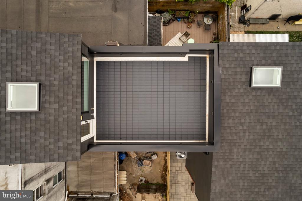 2121 E SERGEANT STREET