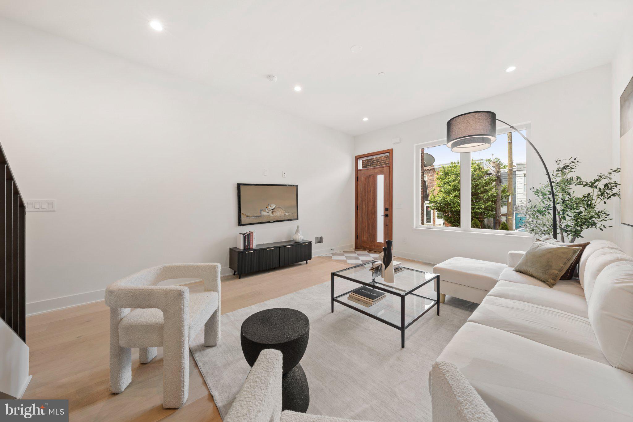 2121 E SERGEANT STREET