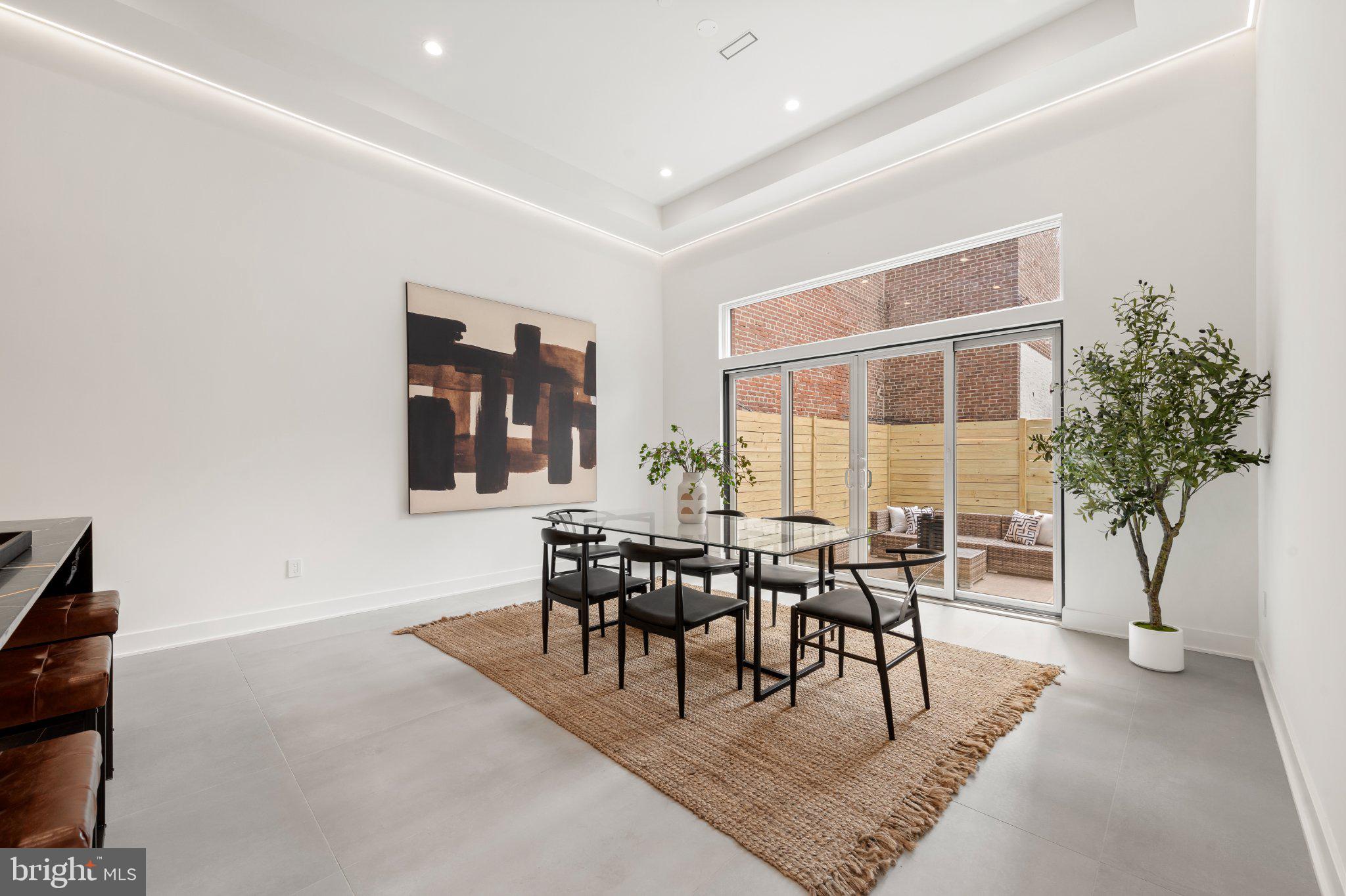 2121 E SERGEANT STREET